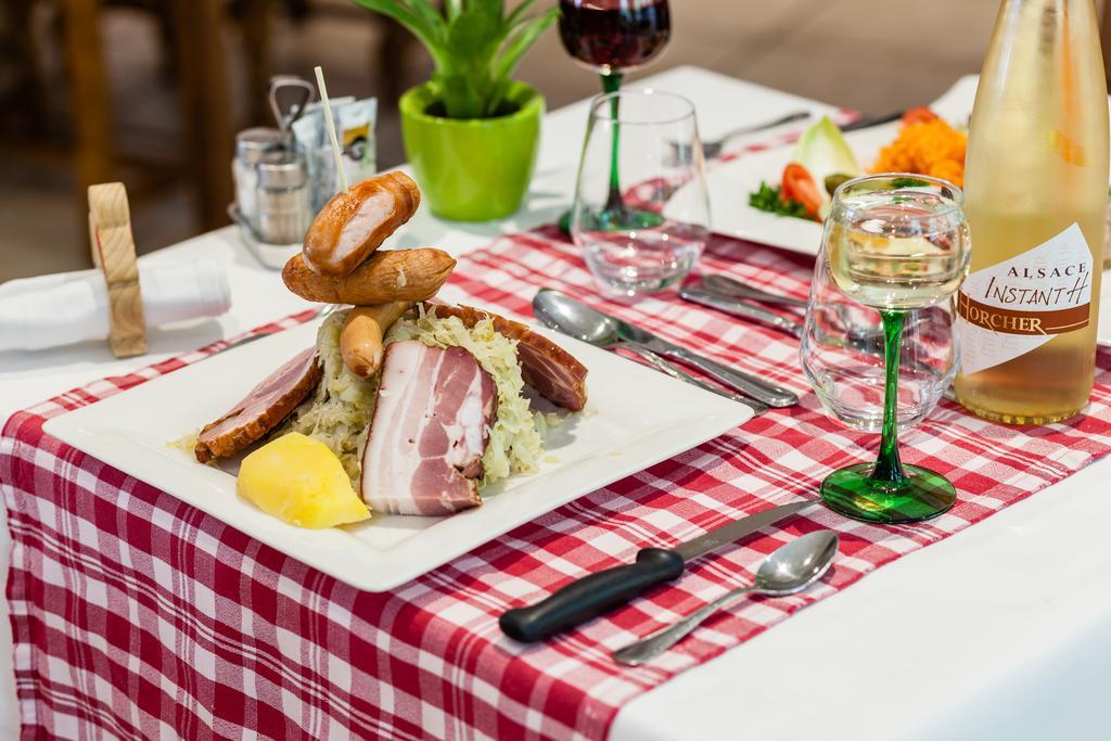 לה בונהום Logis Hotel Restaurant De La Poste Et Spa De Montagne מראה חיצוני תמונה